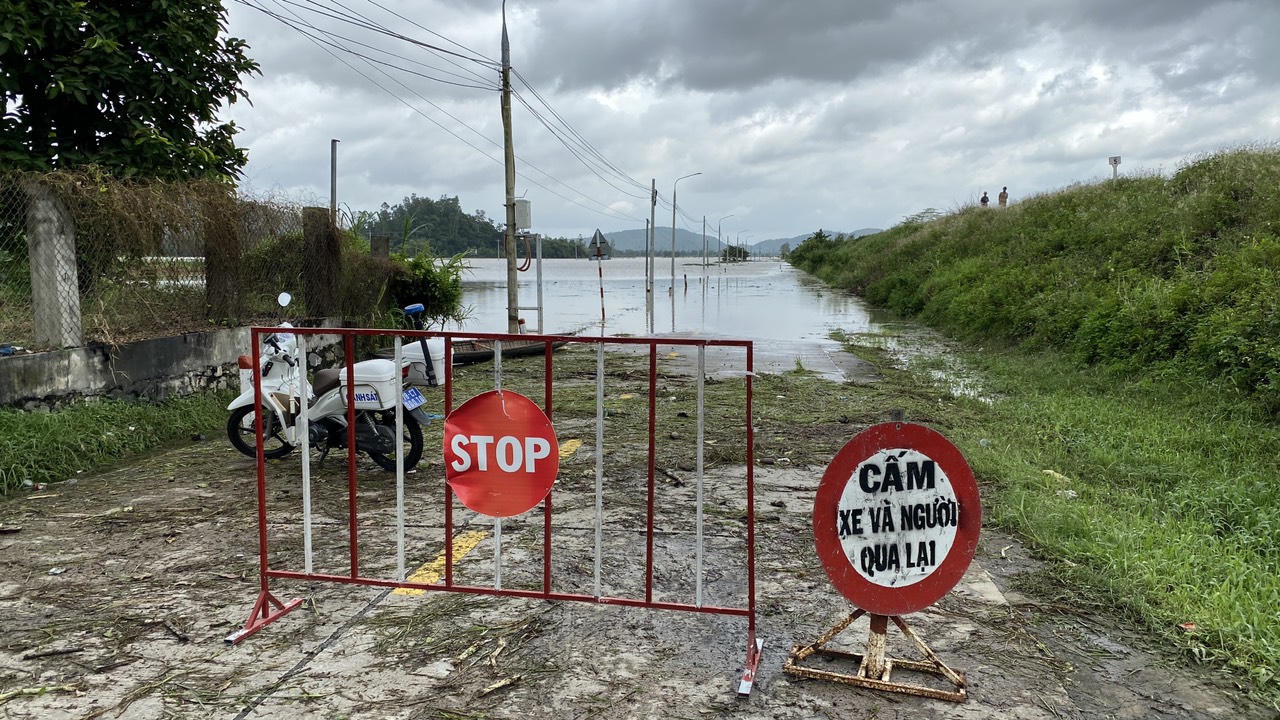 Đề nghị ban bố tình trạng khẩn cấp về thiên tai do hư hỏng đường sá ở Phú Yên