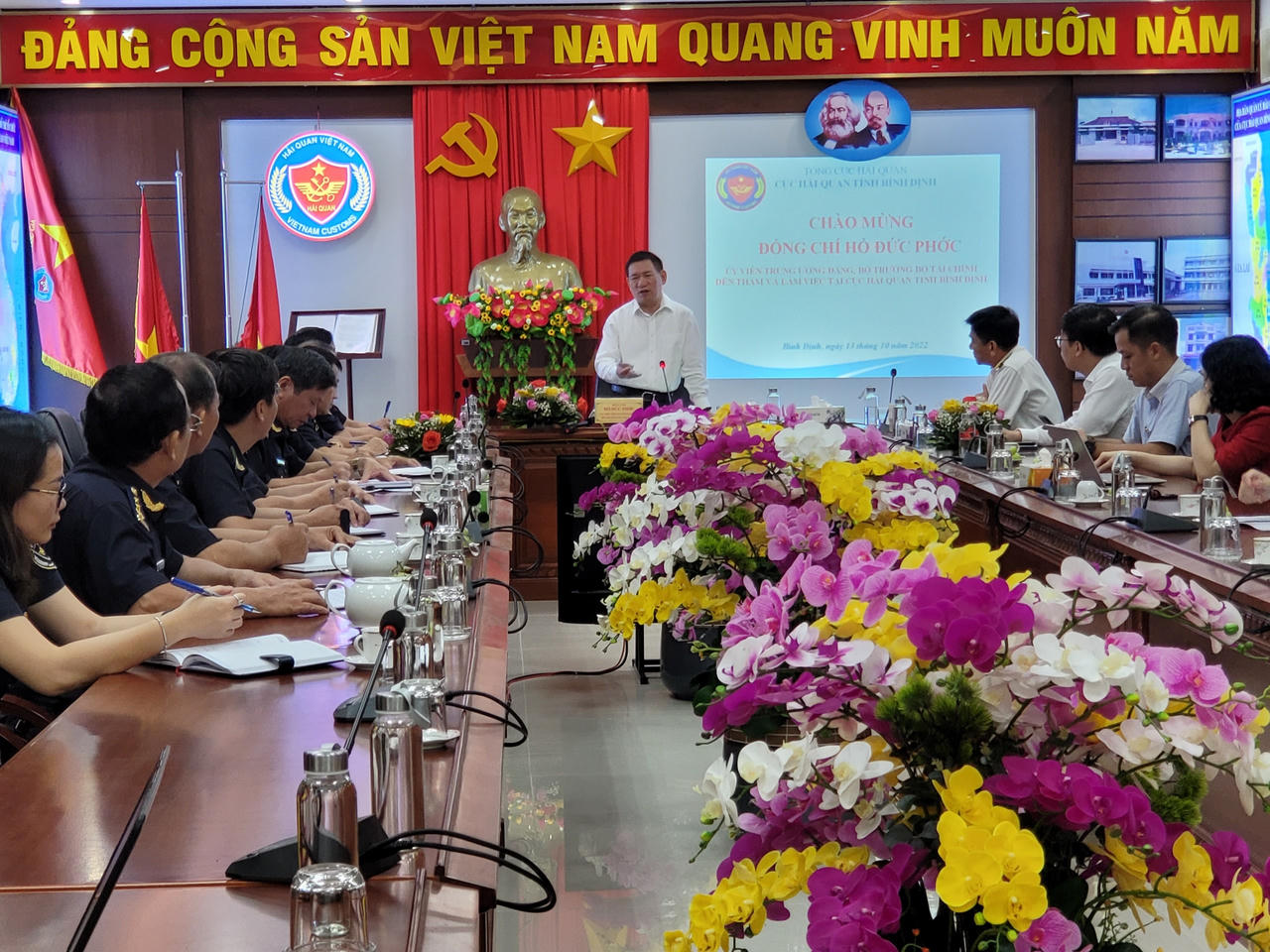 Bộ trưởng Tài chính ghi nhận nỗ lực thu ngân sách của Thuế, Hải quan và Kho bạc Bình Định