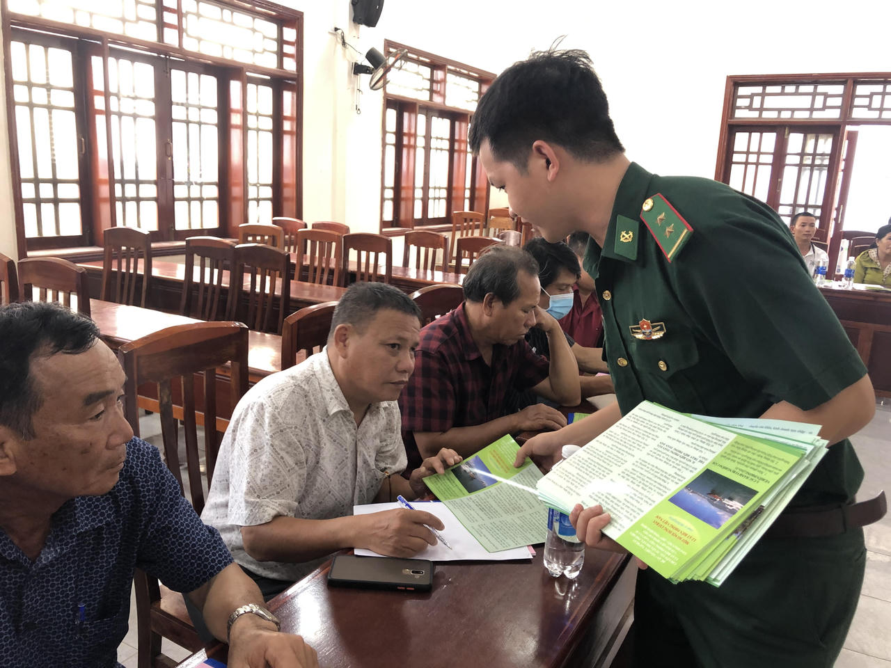 Truyền thông phổ biến giáo dục pháp luật về biển và kỹ năng sơ cấp cứu cho ngư dân nghèo tuyến biển