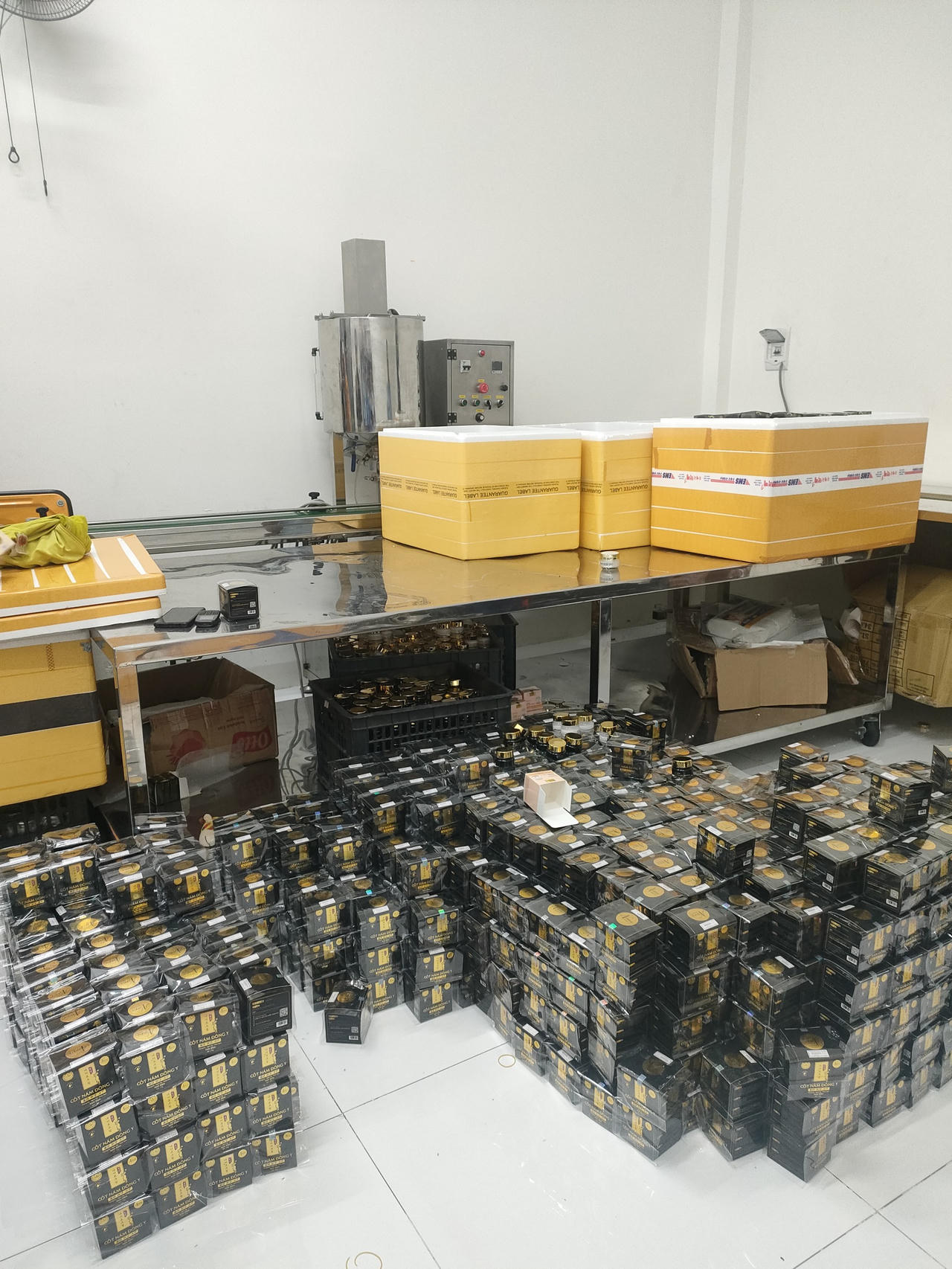 Thu giữ lô mỹ phẩm giả mạo nhãn hàng hóa, bao bì có giá trị khoảng 1 tỷ đồng