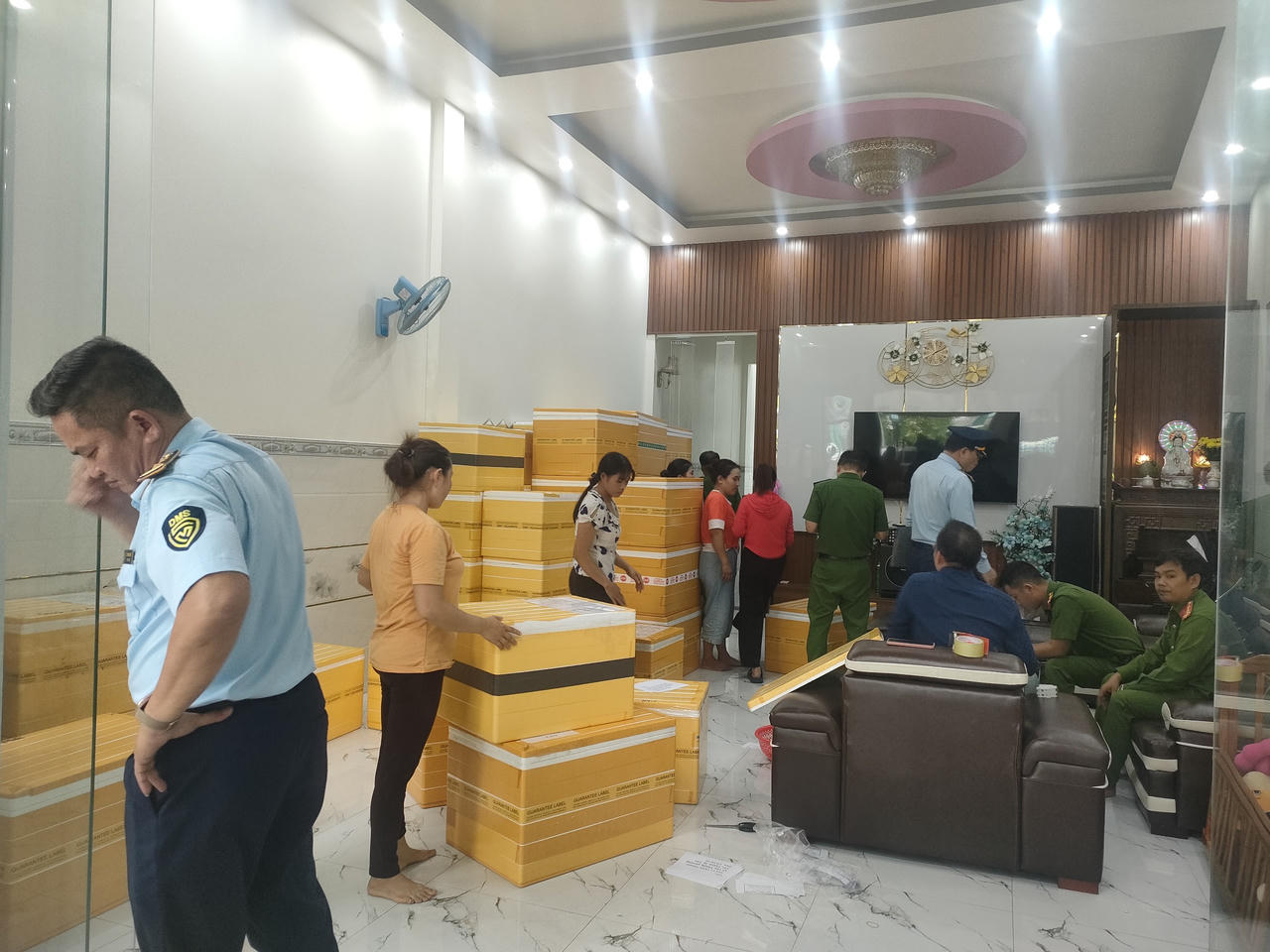 Thu giữ lô mỹ phẩm giả mạo nhãn hàng hóa, bao bì có giá trị khoảng 1 tỷ đồng