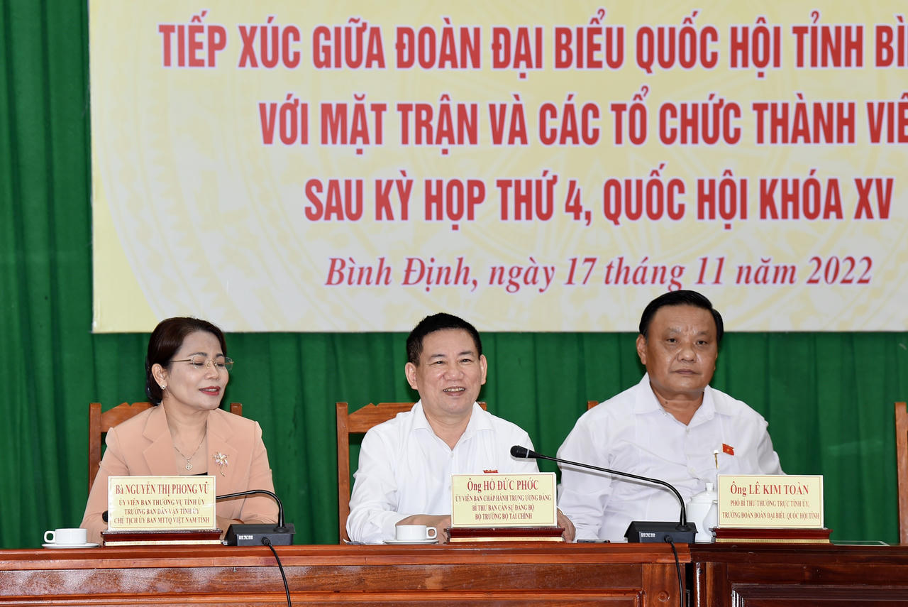 Bộ trưởng Bộ tài chính Hồ Đức Phớc tiếp xúc cử tri tại tỉnh Bình Định 