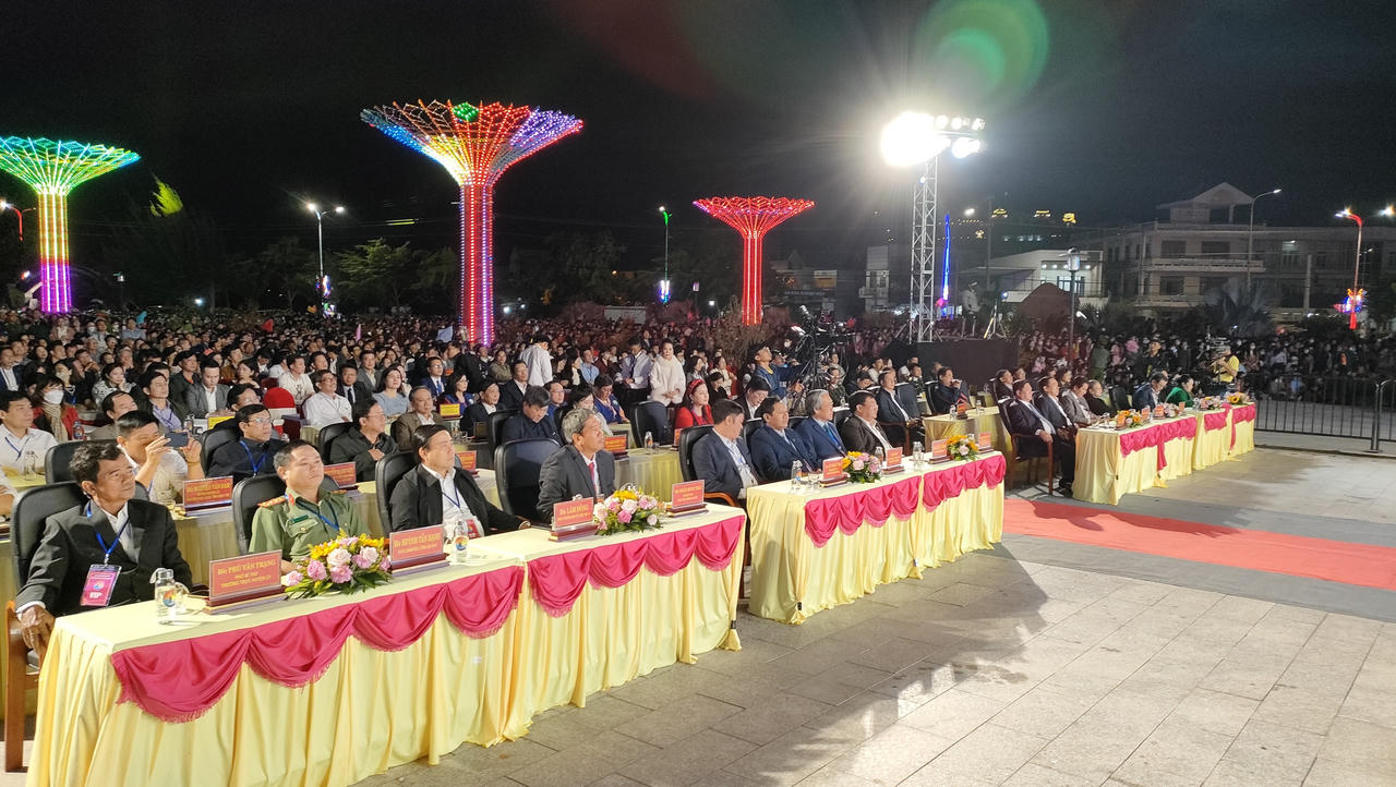 Khai mạc “Tuần lễ lướt ván diều Quốc tế và các sự kiện văn hóa Du lịch Ninh Hải năm 2022