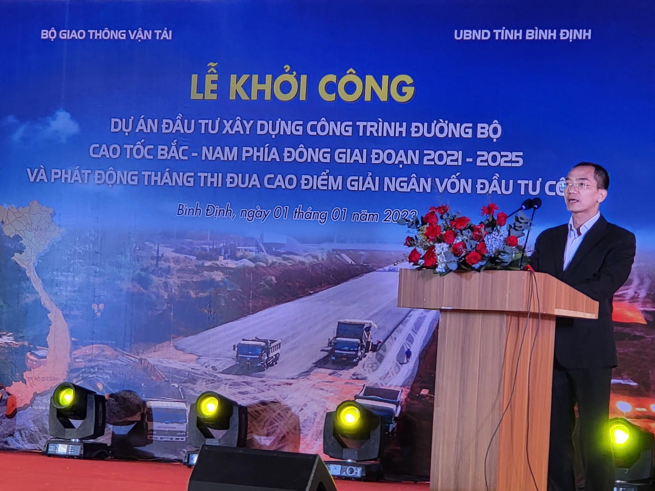 Đồng loạt khởi công 12 dự án thành phần cao tốc Bắc - Nam