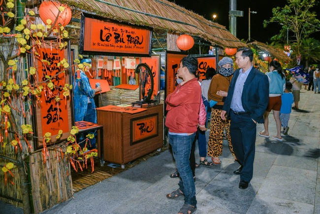 Rộn ràng sắc xuân trong Lễ hội Mai vàng An Nhơn lần thứ nhất