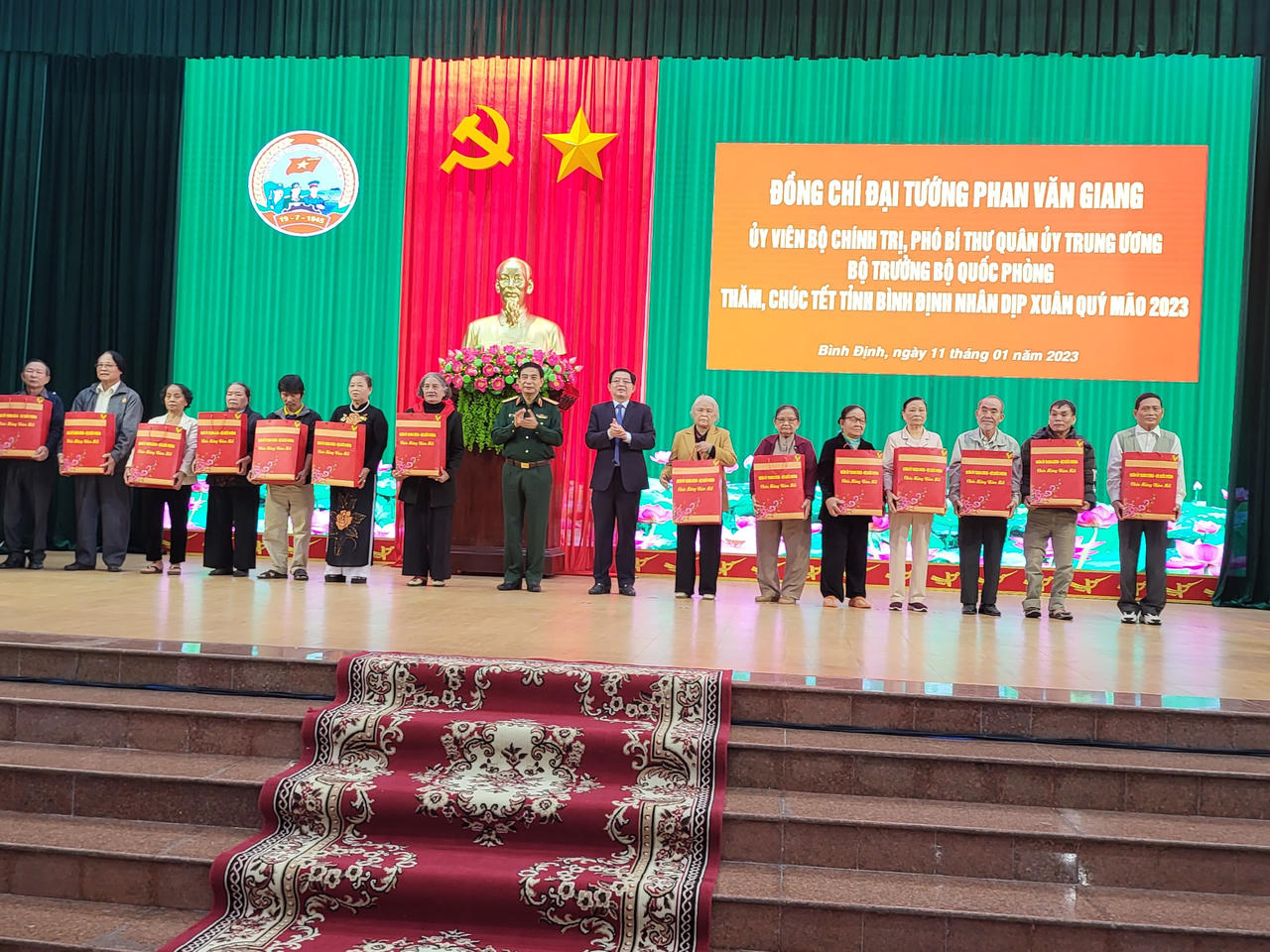 Đoàn công tác Bộ Quốc phòng thăm và chúc Tết tại tỉnh Bình Định 