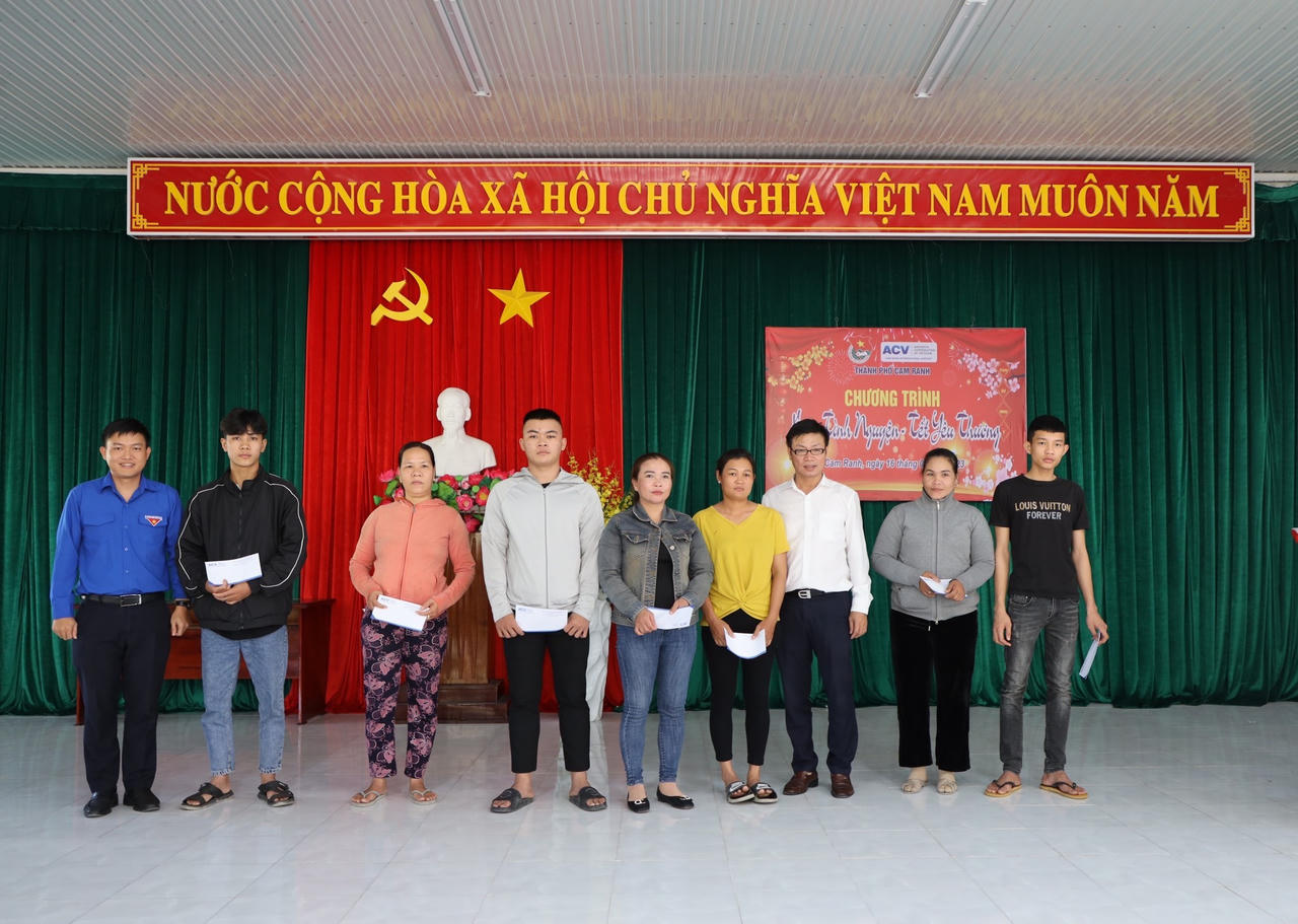 Cảng HKQT Cam Ranh tổ chức chuỗi hoạt động từ thiện 'Xuân Yêu thương'