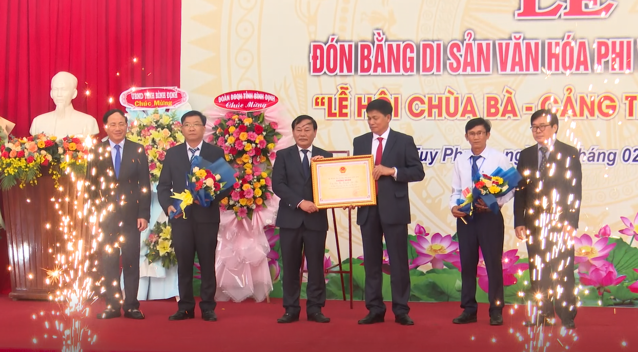 Bình Định đón Bằng di sản văn hóa phi vật thể Quốc gia "Lễ hội Chùa Bà - Cảng thị Nước Mặn"