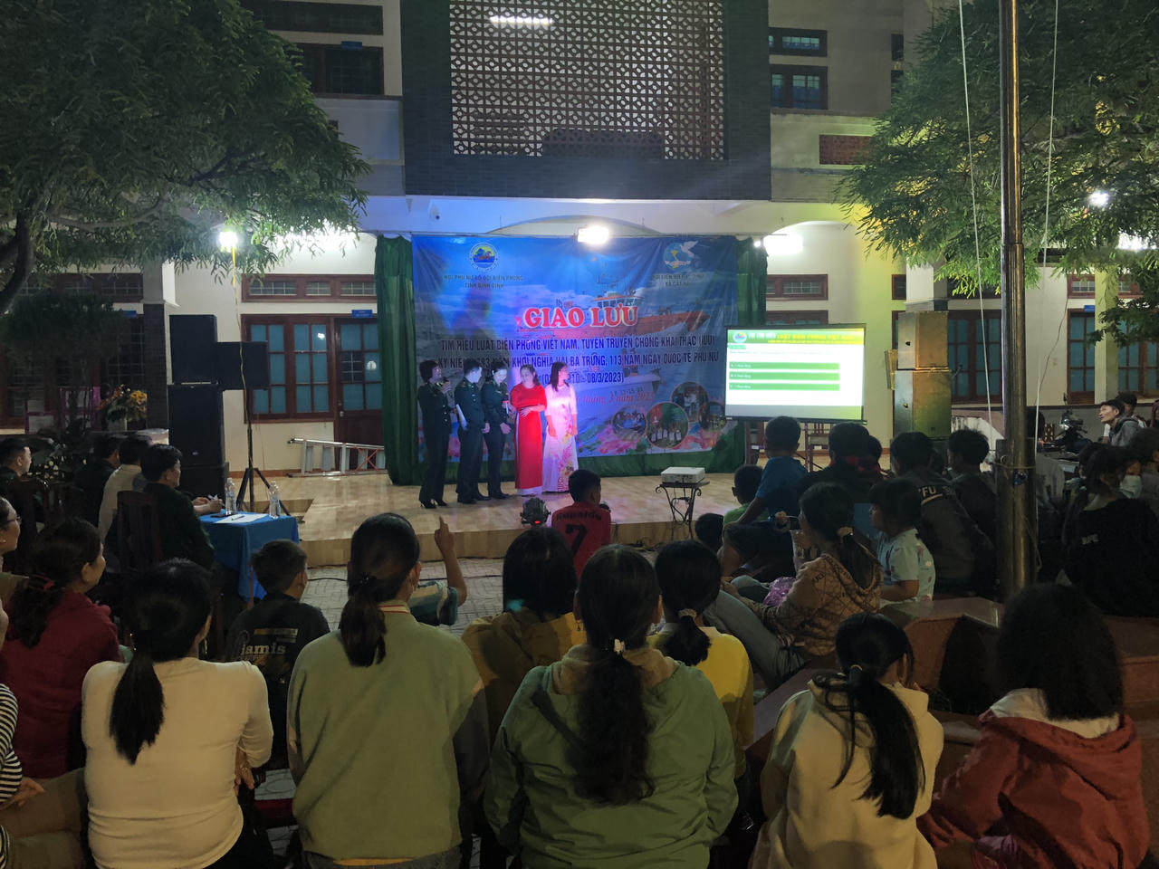 Giao lưu tìm hiểu luật Biên phòng Việt Nam, tuyên truyền chống khai thác IUU 