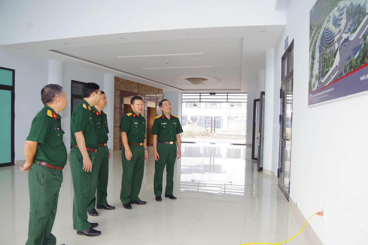 Đoàn công tác Tổng cục Chính trị tham quan Trung tâm Công nghệ thông tin & Ngoại ngữ, Trường Đại học Thông tin liên lạc