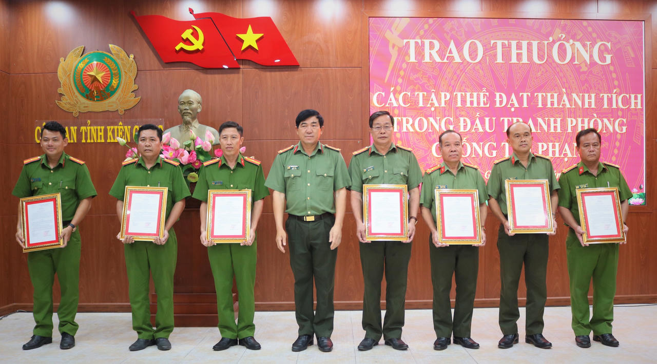 Bộ Công an khen thưởng 7 tập thể thuộc Công an Kiên Giang 