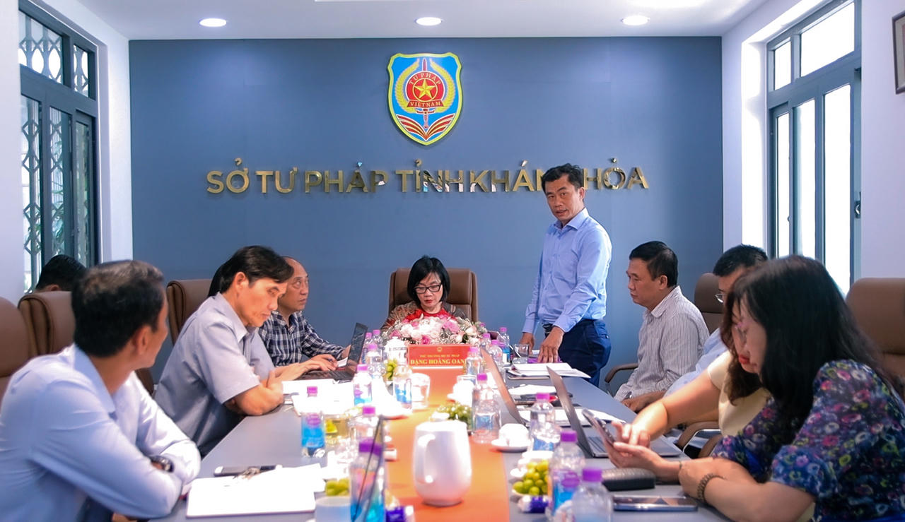 Thứ trưởng Đặng Hoàng Oanh thăm và làm việc với Sở Tư pháp tỉnh Khánh Hòa