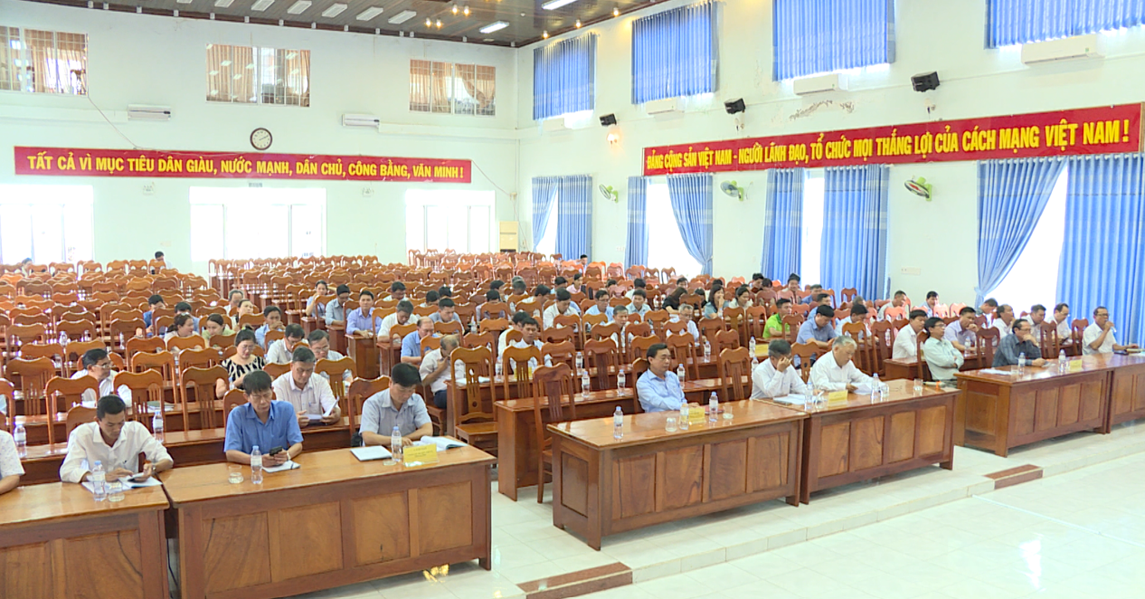 Phú Yên chuyển đổi 157 ha đất trồng lúa sang cây trồng khác.