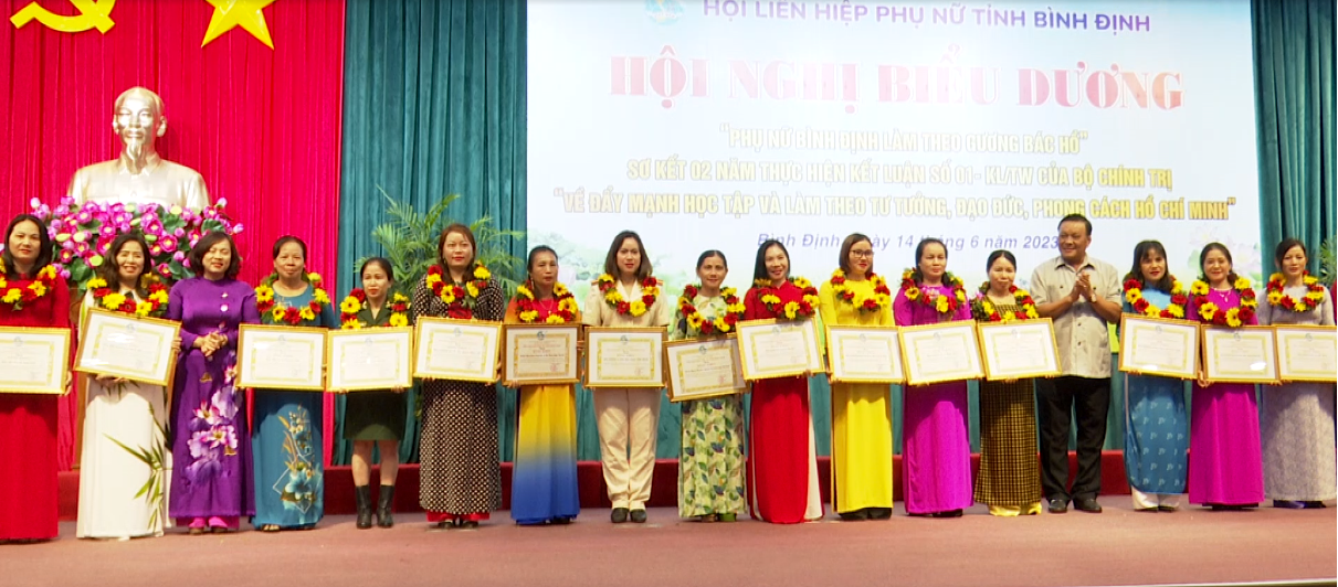 Biểu dương 'Phụ nữ Bình Định làm theo gương Bác Hồ'