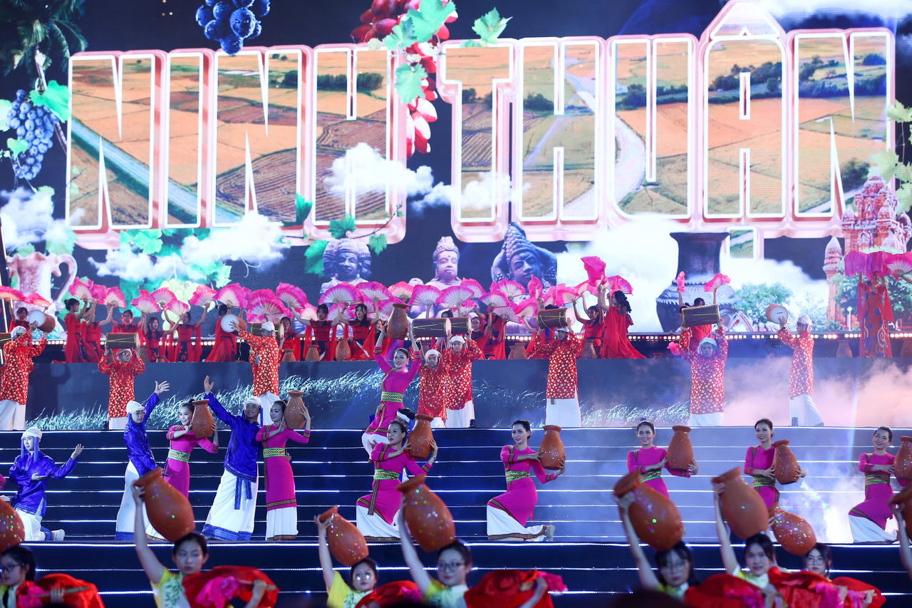 Từ nghệ thuật gốm Chăm đến những vườn nho Ninh Thuận là sức mạnh nội sinh để phát triển 