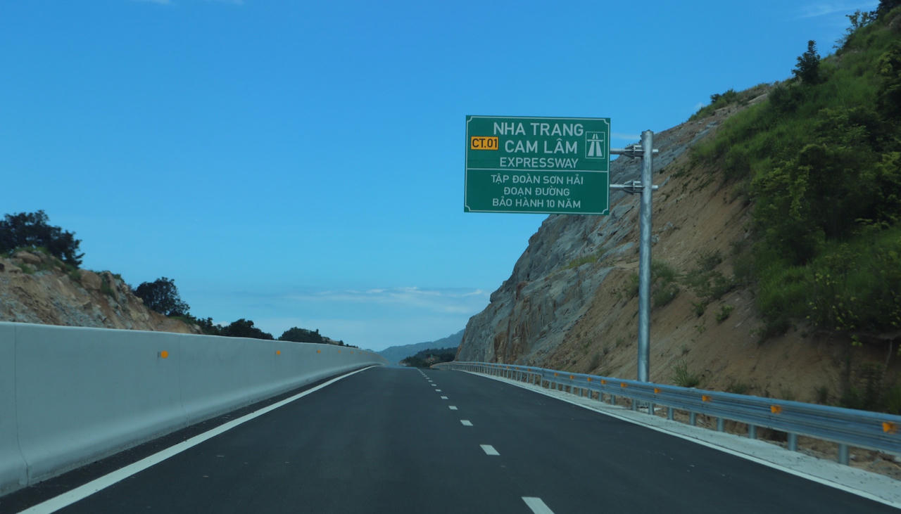 Cần chăm lo đời sống người dân nhường đất đai cho dự án cao tốc qua Khánh Hoà, Bình Thuận