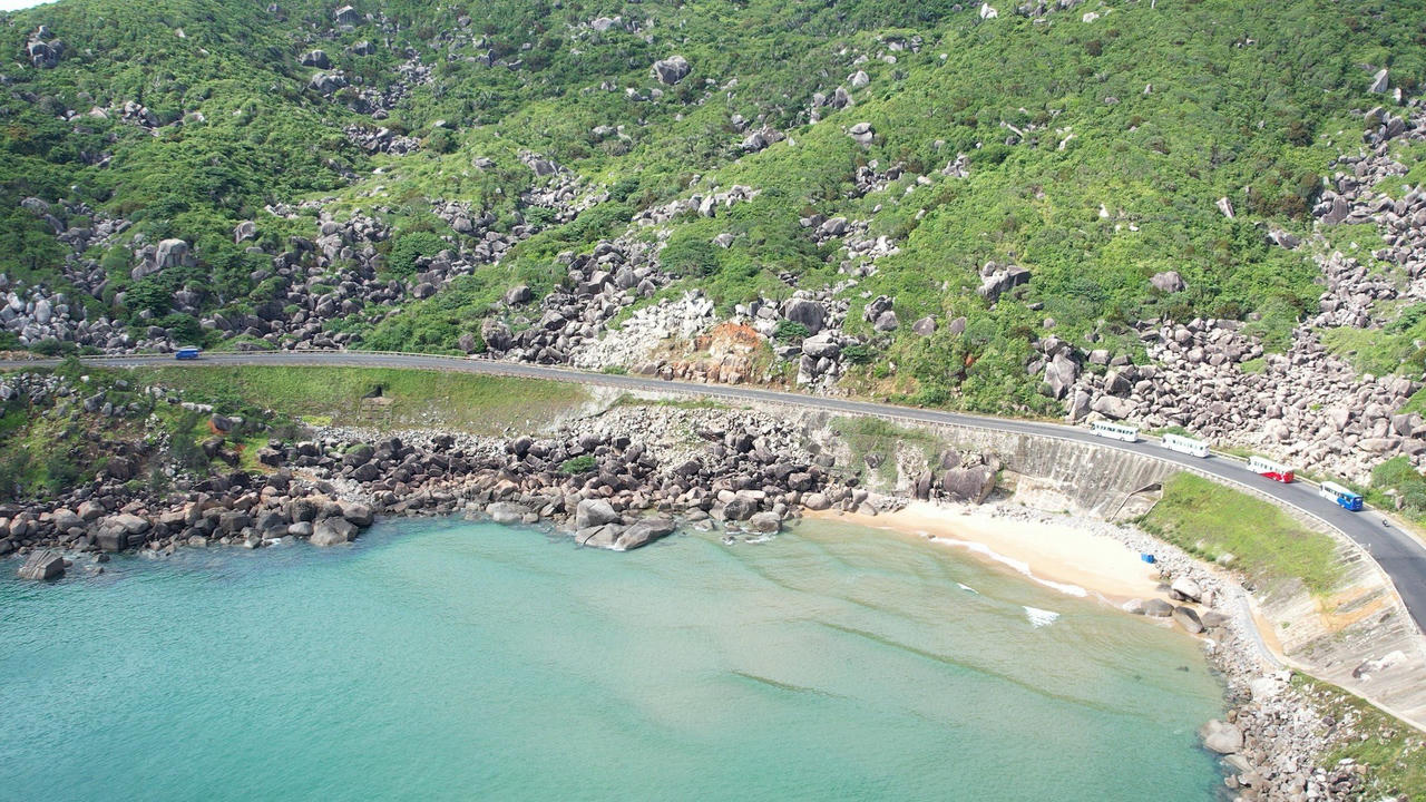 Cận cảnh con đường tuyệt đẹp nơi Hòa Phát đề xuất đặt nhà máy gang thép