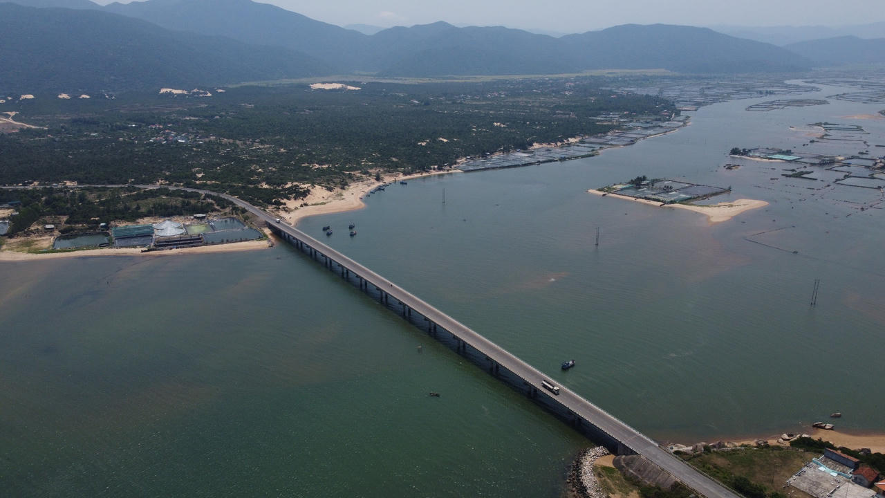 Cận cảnh con đường tuyệt đẹp nơi Hòa Phát đề xuất đặt nhà máy gang thép