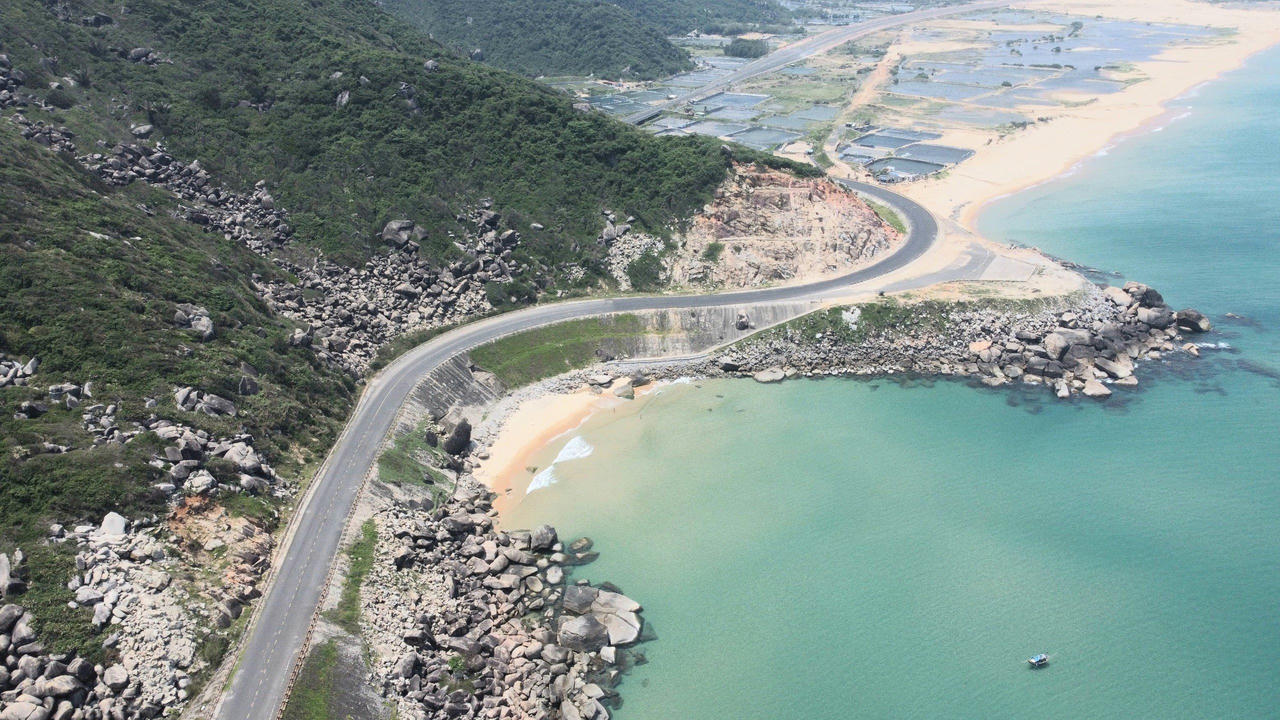 Cận cảnh con đường tuyệt đẹp nơi Hòa Phát đề xuất đặt nhà máy gang thép