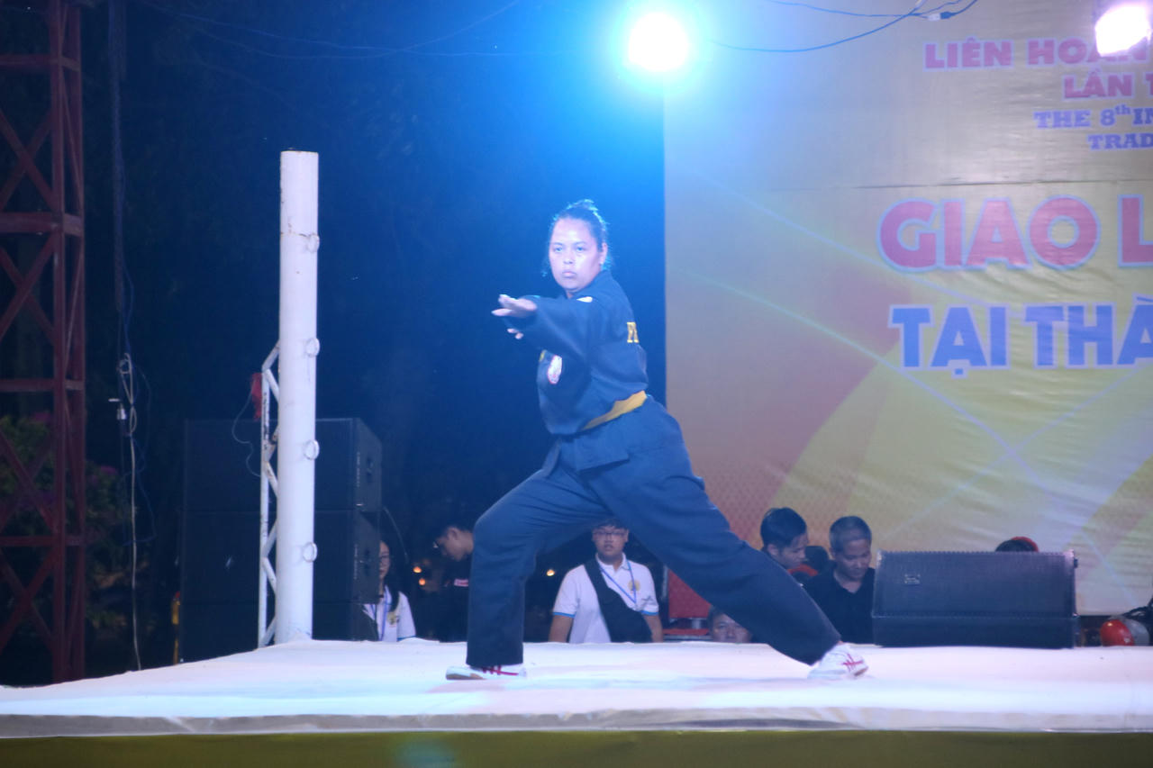 Người nước ngoài múa võ đi quyền ở miền đất võ Bình Định