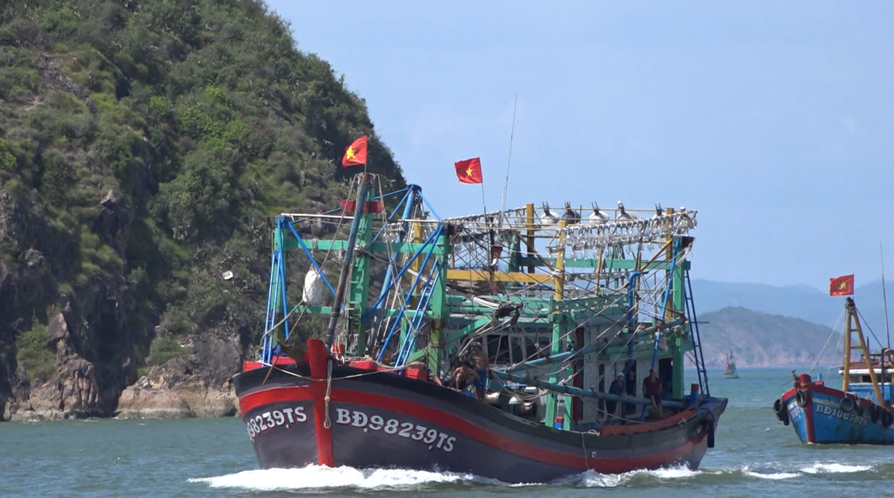 Cứu một thuyền viên gặp nạn trên biển 