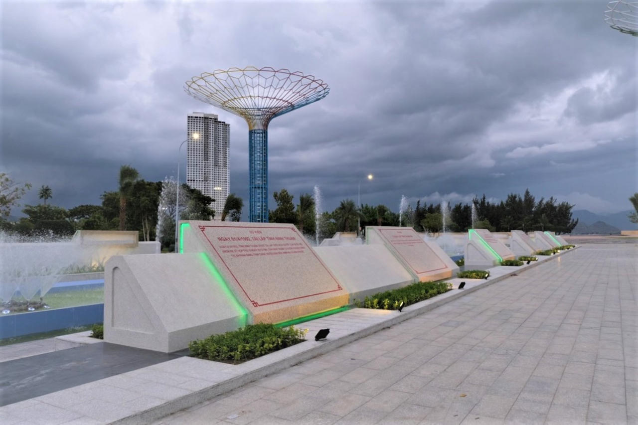 Độc đáo Hồ phun nước 16 mặt đá gắn với 16 sự kiện lịch sử tỉnh Ninh Thuận 