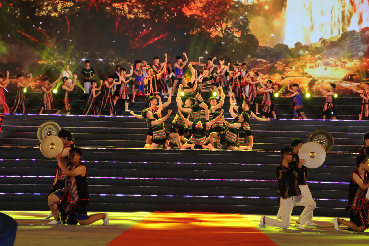 Văn hóa các dân tộc miền Trung - Bình đẳng, đoàn kết, hội nhập và phát triển