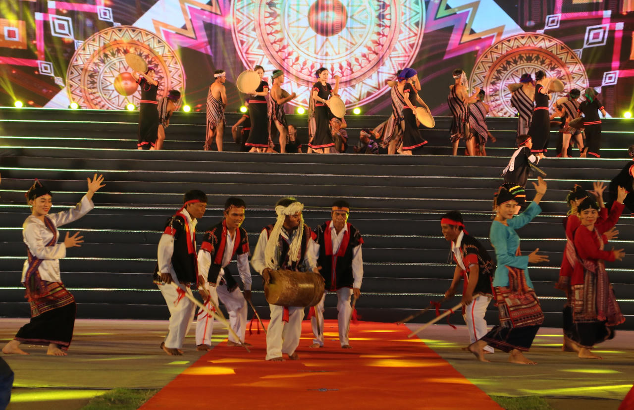 Văn hóa các dân tộc miền Trung - Bình đẳng, đoàn kết, hội nhập và phát triển