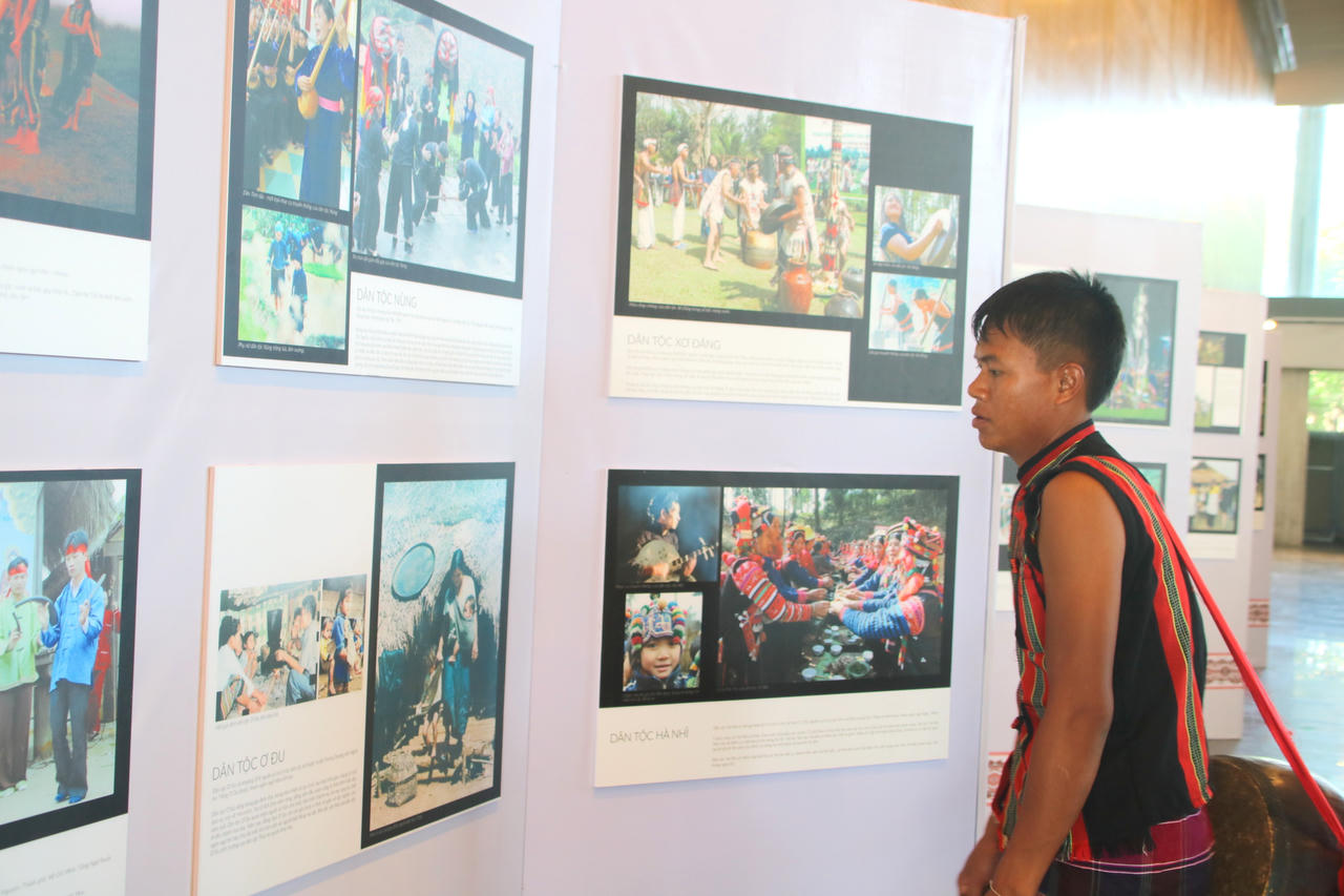 Trưng bày 200 bức ảnh chủ đề “Các dân tộc thiểu số miền Trung đồng hành cùng sự phát triển của đất nước”
