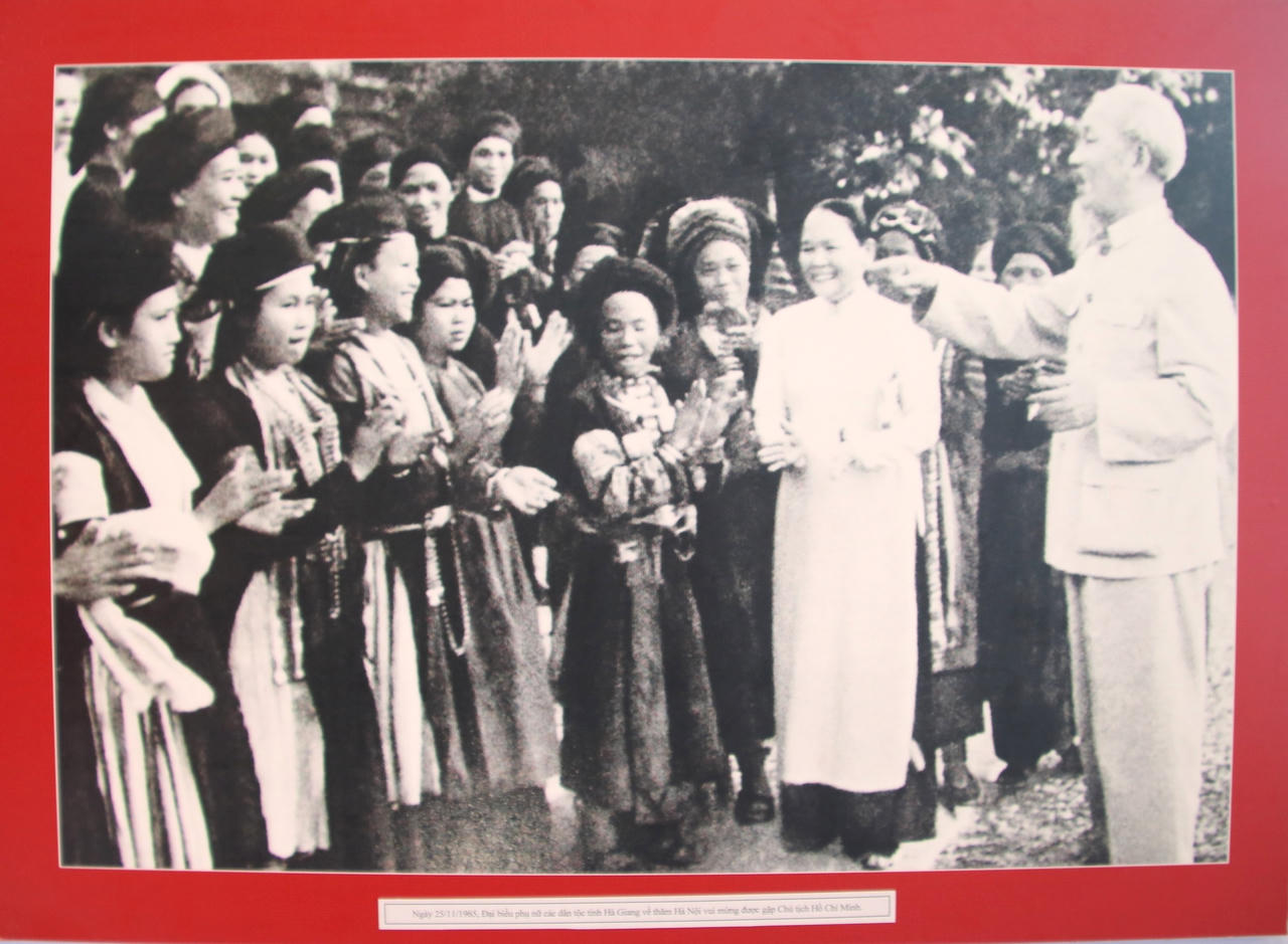 Trưng bày 200 bức ảnh chủ đề “Các dân tộc thiểu số miền Trung đồng hành cùng sự phát triển của đất nước”