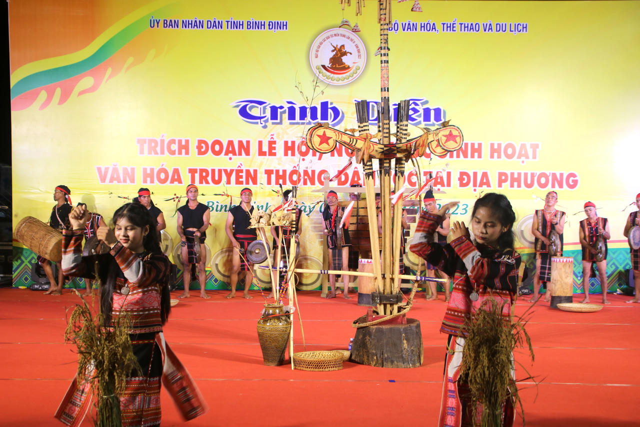 Bình Định xây dựng sản phẩm phục vụ phát triển du lịch từ Lễ hội ăn cốm lúa mới của đồng bào Bahnar Kriêm