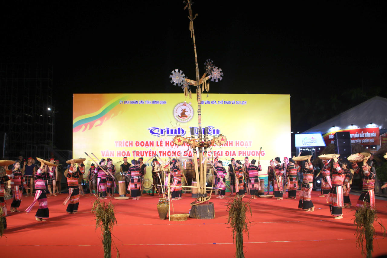 Bình Định xây dựng sản phẩm phục vụ phát triển du lịch từ Lễ hội ăn cốm lúa mới của đồng bào Bahnar Kriêm