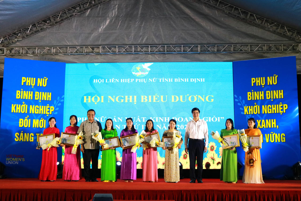 Bình Định biểu dương “Phụ nữ sản xuất, kinh doanh giỏi” và phát động chương trình Phụ nữ khởi nghiệp xanh