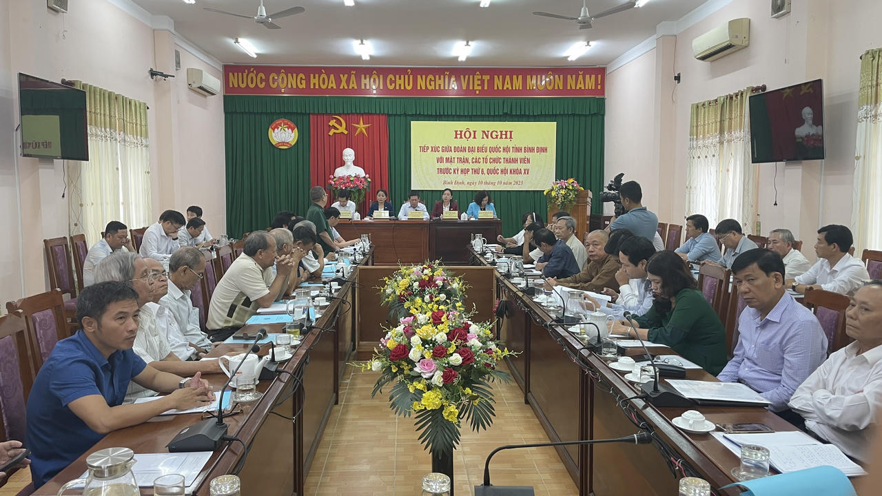 Bộ trưởng Hồ Đức Phớc tiếp xúc cử tri Bình Định 