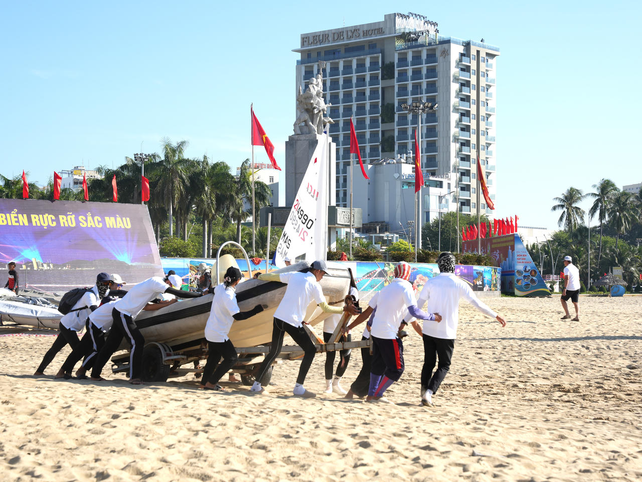 Bế mạc “Giải đua Thuyền buồm Quốc tế và Ván chèo đứng Quy Nhơn 2023