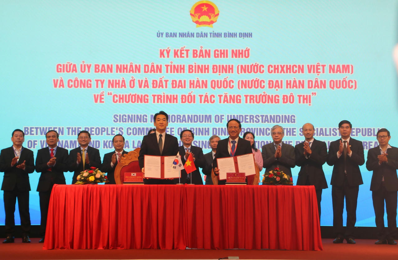 Bình Định gặp gỡ các trưởng cơ quan đại diện ngoại giao và tổ chức nước ngoài tại Việt Nam