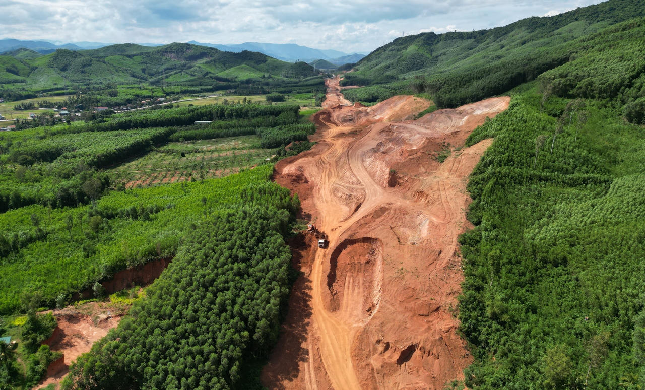 Bình Định bàn giao 100% mặt bằng dự án đường bộ cao tốc Bắc - Nam trong năm 2023