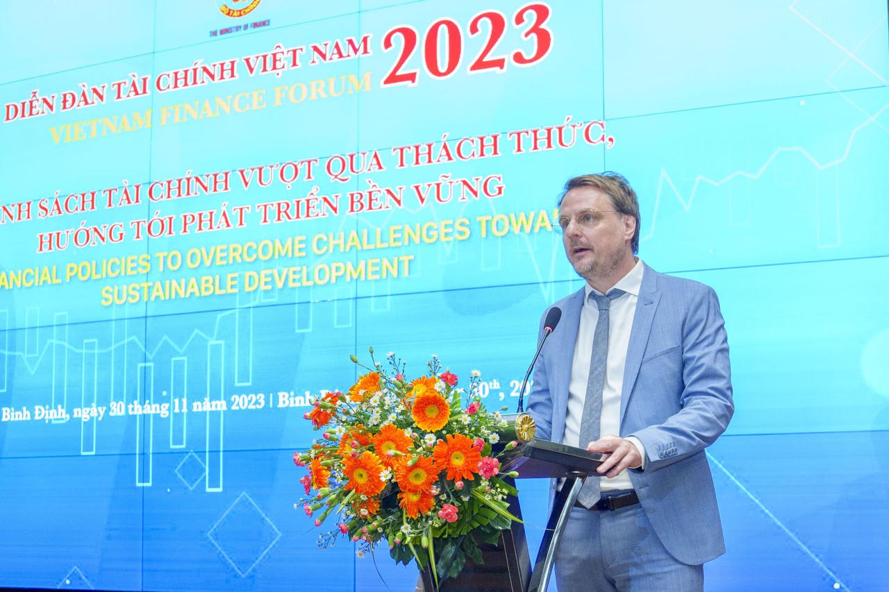 Chính sách tài chính vượt qua thách thức, hướng tới phát triển bền vững