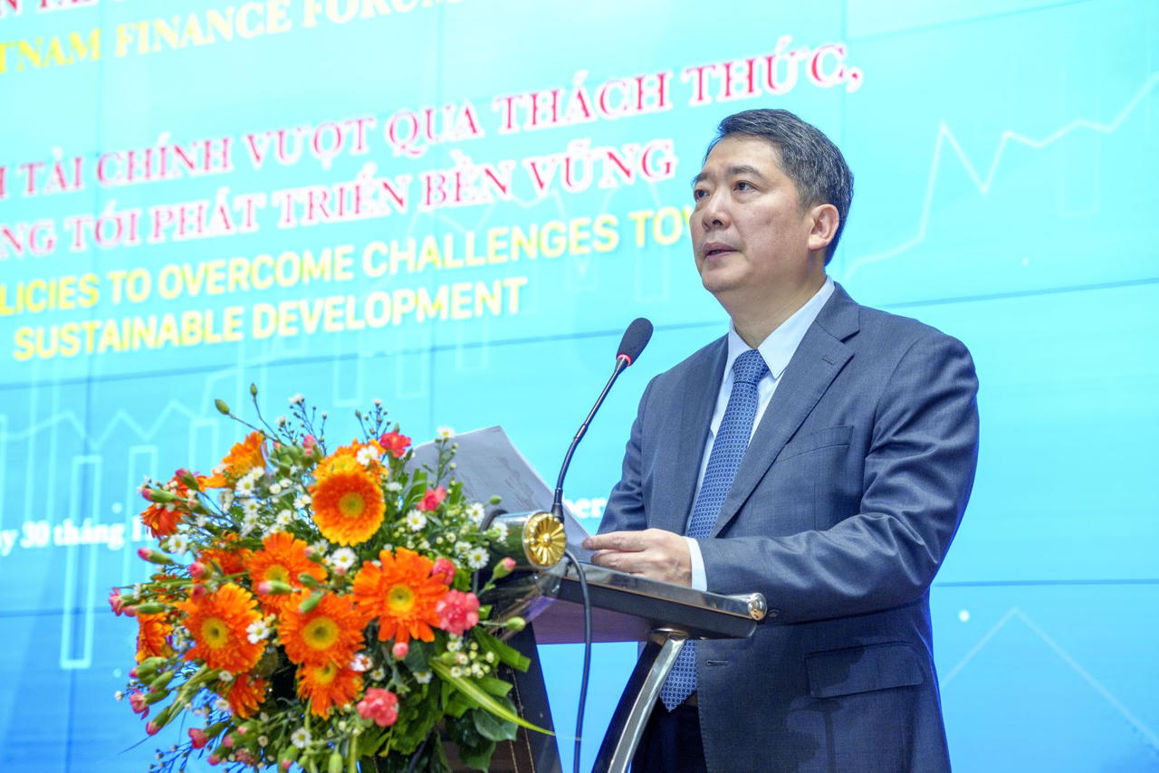 Chính sách tài chính vượt qua thách thức, hướng tới phát triển bền vững