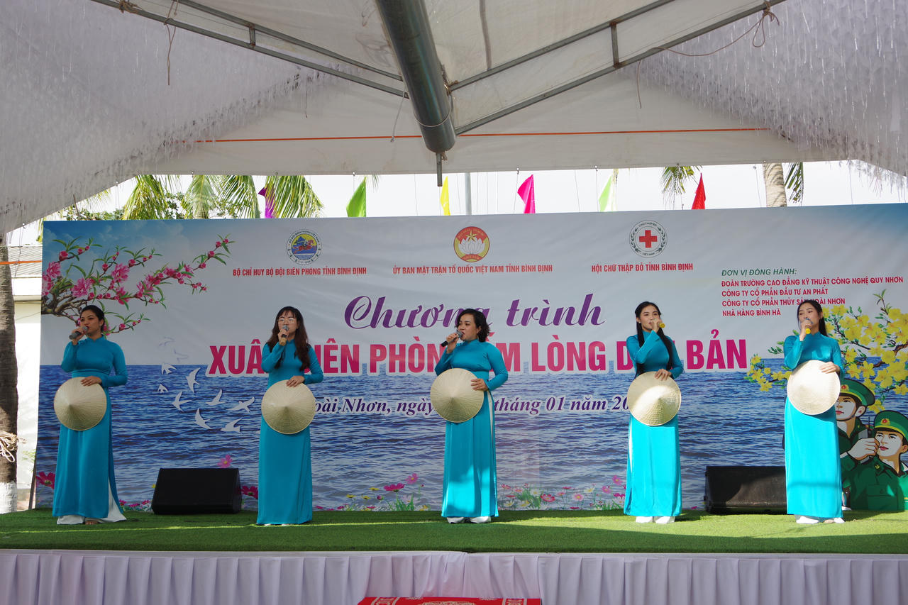 BĐBP tỉnh Bình Định tổ chức chương trình "Xuân Biên phòng ấm lòng dân bản"