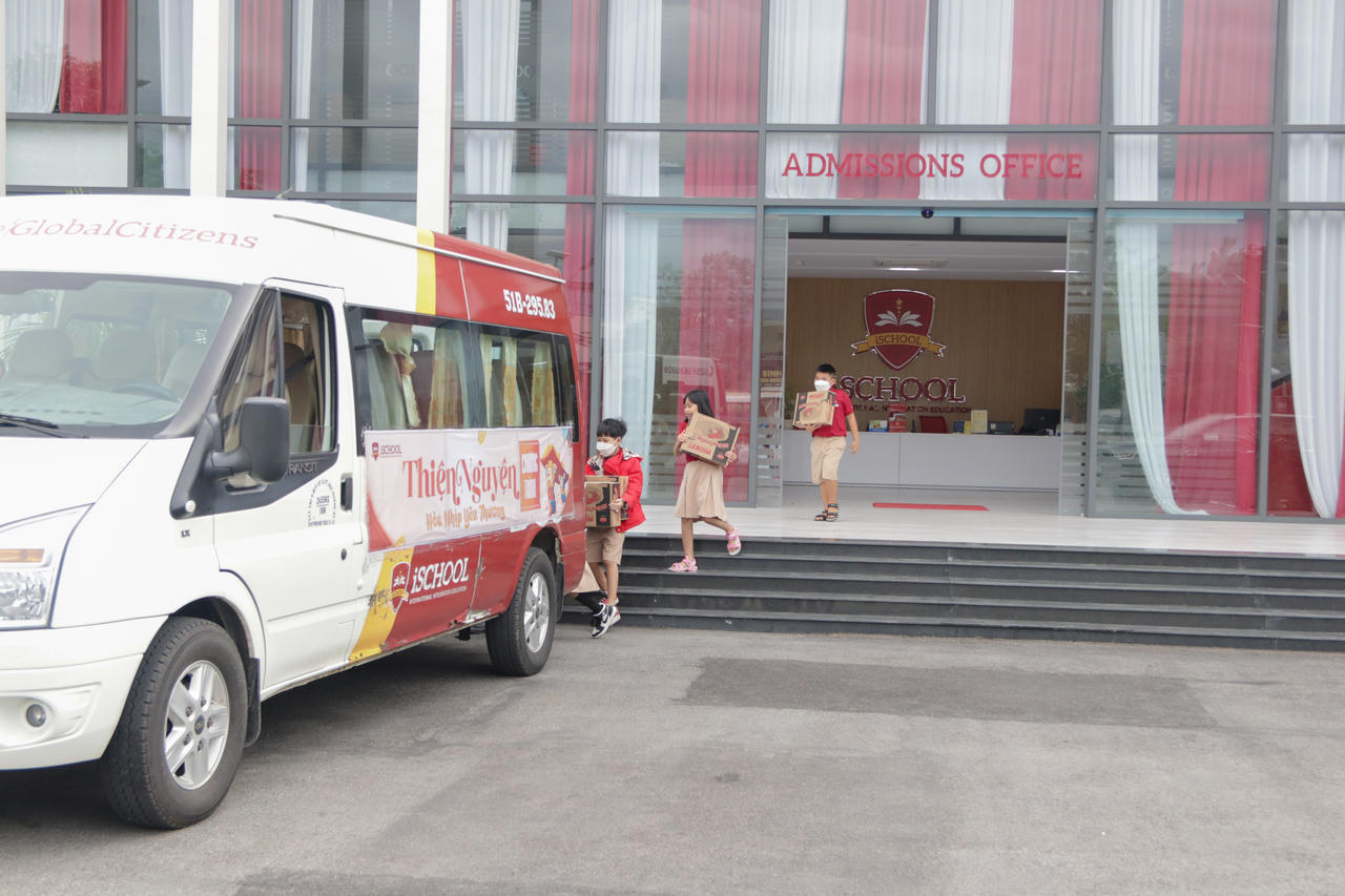 Chuyến xe thiện nguyện mùa xuân của iSchool Ninh Thuận