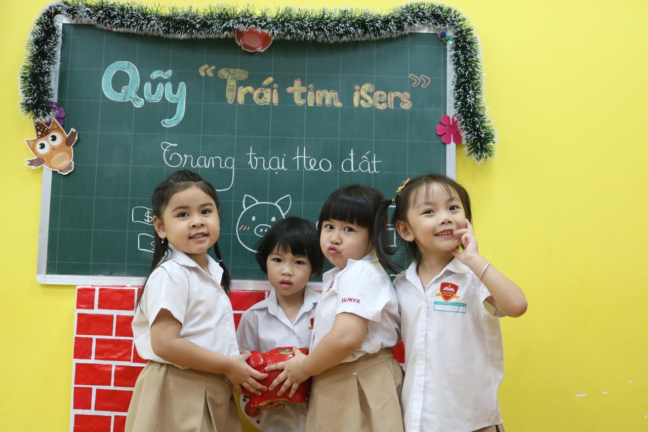 Chuyến xe thiện nguyện mùa xuân của iSchool Ninh Thuận