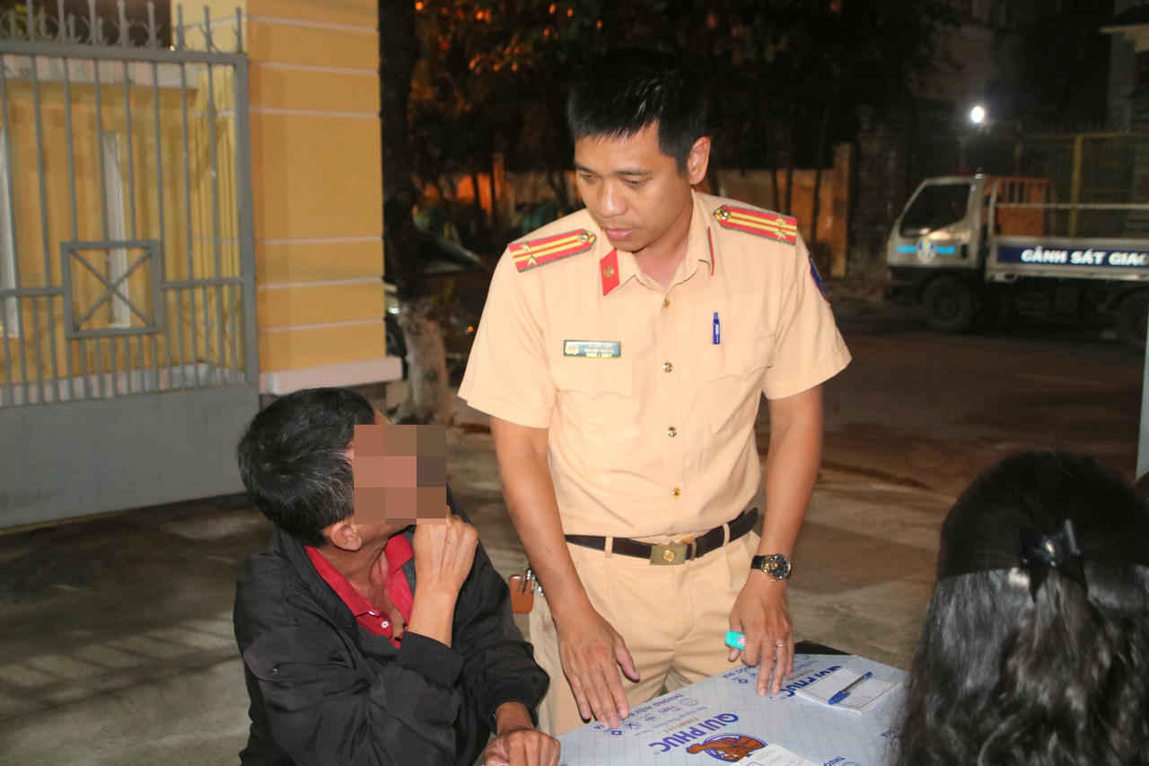CSGT Quy Nhơn quyết liệt xử lý vi phạm nồng độ cồn