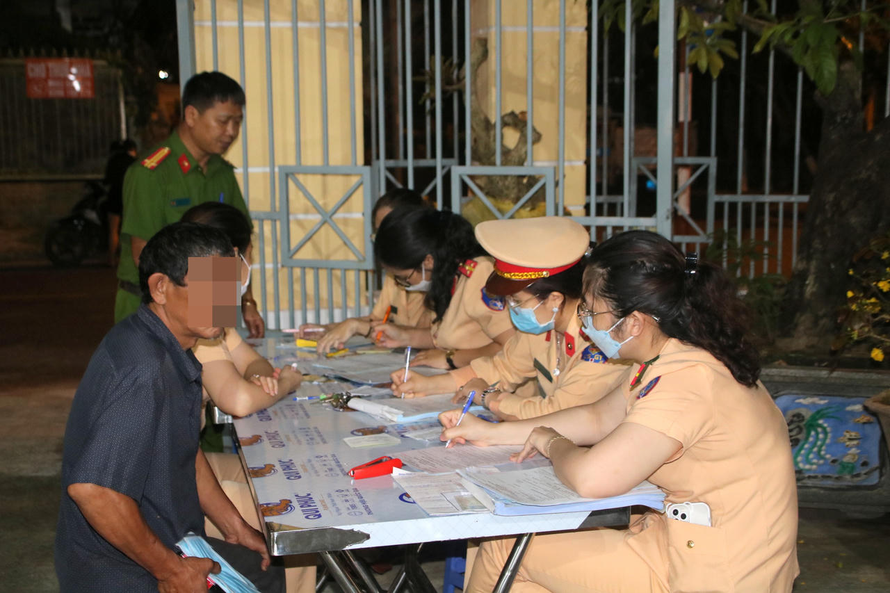 CSGT Quy Nhơn quyết liệt xử lý vi phạm nồng độ cồn