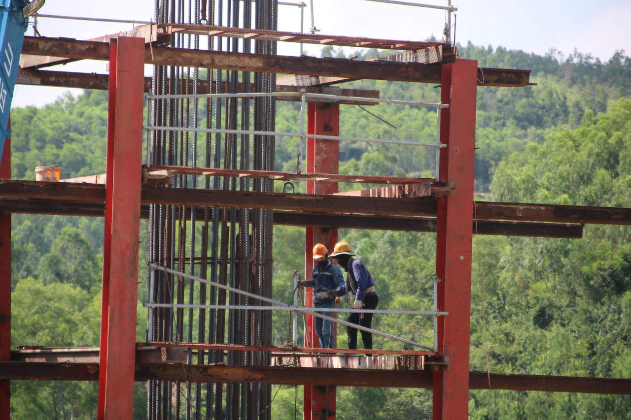 Công trường cao tốc Bắc - Nam đoạn qua Phú Yên sôi nổi những ngày đầu xuân