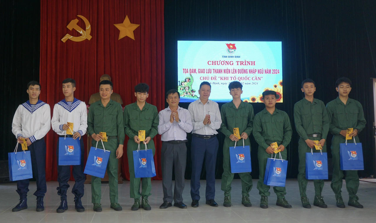 Bình Định: Gặp mặt thanh niên lên đường thực hiện nghĩa vụ quân sự năm 2024