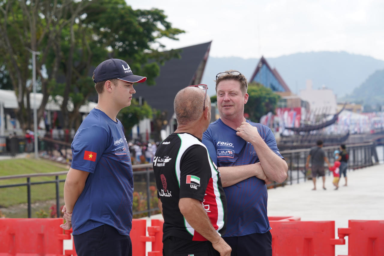 Đội F1H2O Bình Định - Việt Nam đứng đầu bảng phân hạng trong ngày đầu tham dự UIM F1H2O Grand Prix of Indonesia 