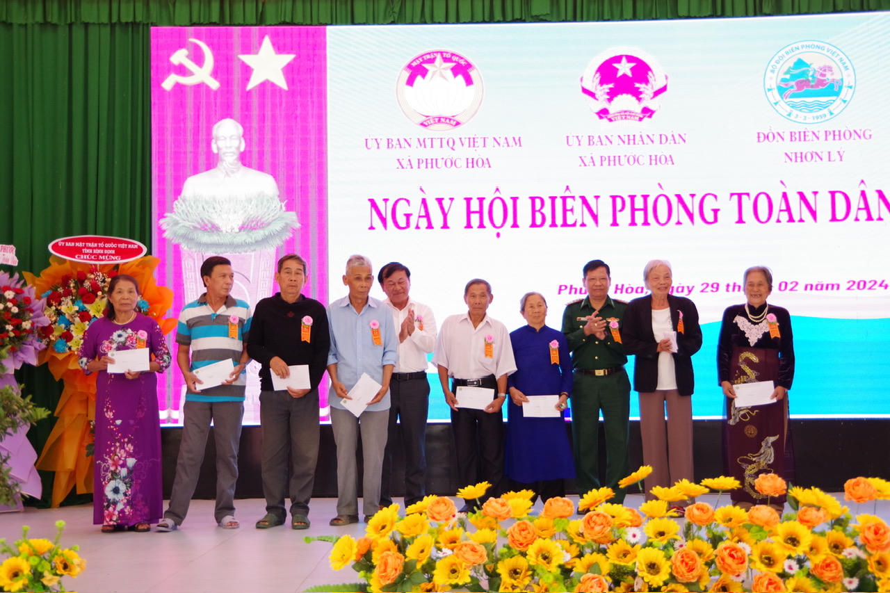 Bình Định: 110 cá nhân xuất sắc được trao tặng kỷ niệm chương “Vì chủ quyền an ninh biên giới Tổ quốc”