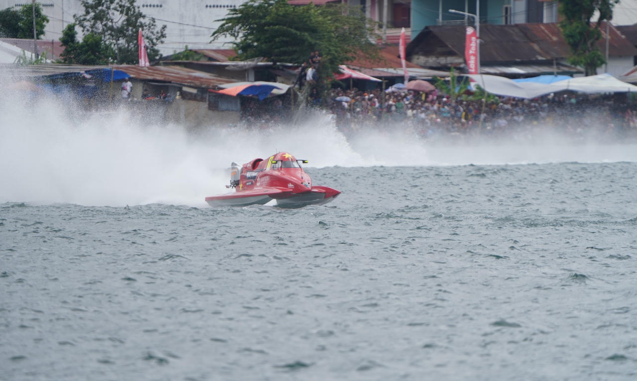 Đội F1H2O Bình Định - Việt Nam dẫn đầu ở chặng đua Grand Prix of Indonesia