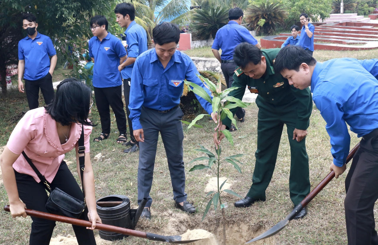 Nhiều hoạt động ý nghĩa của tuổi trẻ Bình Định trong 'Tháng Ba biên giới'